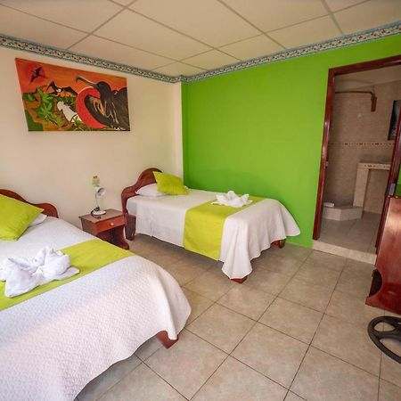Hostal Gladismar Puerto Villamil Exterior foto