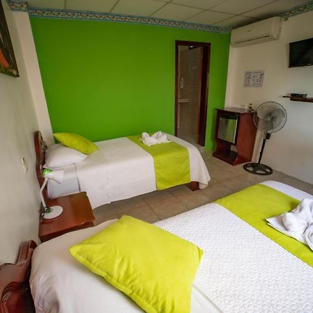Hostal Gladismar Puerto Villamil Exterior foto