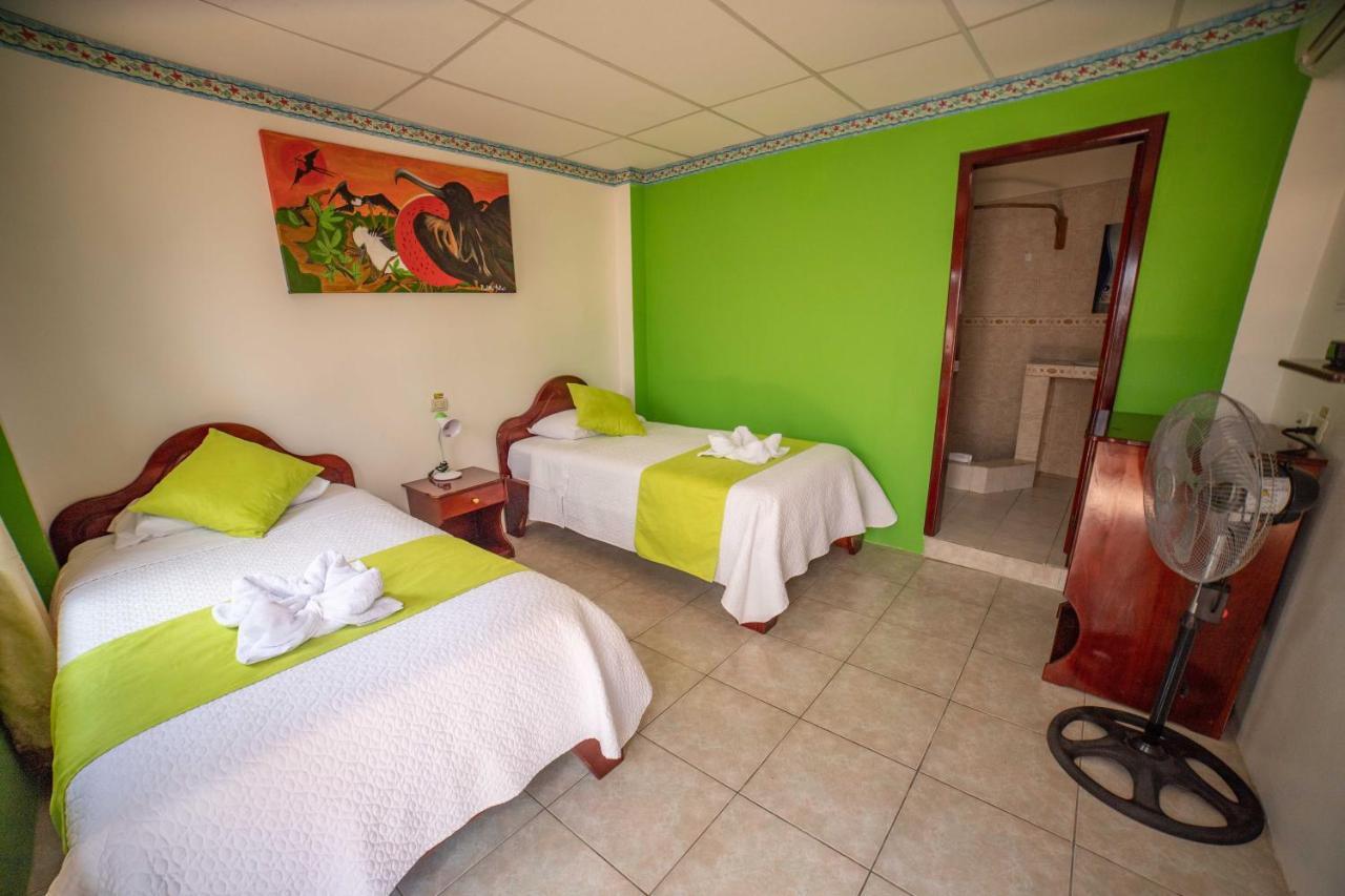 Hostal Gladismar Puerto Villamil Exterior foto